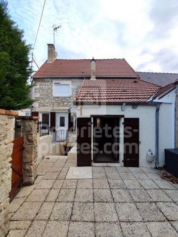 House for rental investment! 1 minute from the A77 motorway and 2 hours from Paris. Tenant, investor, this house is made for you! It comprises on the ground floor, a living room with fireplace, a fitted kitchen and a toilet. Upstairs, a large landing...