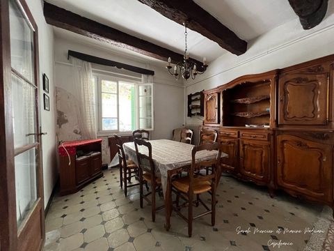 Dpt Bouches du Rhône (13), à vendre Saint Andiol, maison de village de 150 m² des années 1700, cour de 30m2, à rénover, proche de toutes commodités