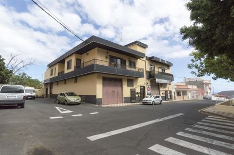 Commercial premises located on the ground floor of a residential building in the neighborhood of San Francisco Javier, La Hidalga, Güimar. The premises have direct access from the Plaza San Francisco Javier and a secondary access from the side. It ha...