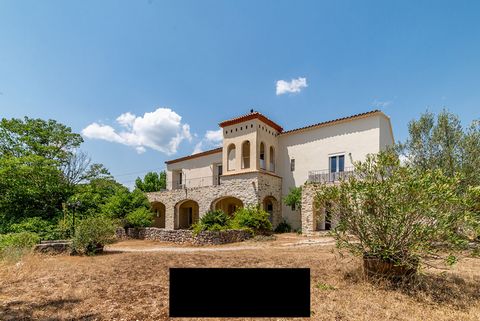 Rare product 30 minutes from Montpellier, come and discover this tourist property composed of a 19th century farmhouse and an extension, representing 12 rented accommodations and a reception room, built around a patio. These 950 m2 of living space ar...