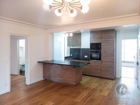 We are delighted to present this exceptional apartment located in Levallois-Perret. Nestled on the 6th floor, this 4-room apartment offers an ideal living environment for families looking for comfort and modernity. Upon entering this apartment, you w...