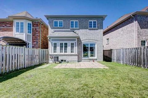 Absolutely Gorgeous Home. This Aesthetically Pleasing Home Is Situated In A High Standing Neighborhood With $$$ Spent On Upgrades. This Home Features Hardwd Flrs Throughout The Main Floor, Quartz Countertop In Kitchen & Washrooms. Close To All Amenit...