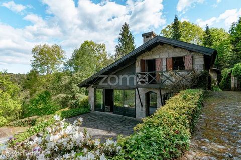 Property ID: ZMPT550084 Magnificent mountain house in the parish of Soengas, overlooking the Caniçada Reservoir and the Gerês river valley. With original design of the late seventies, this property remains in excellent condition thanks to the constan...