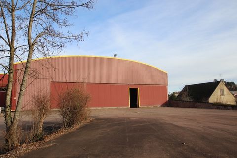 Dpt Saône et Loire (71), à vendre LA CLAYETTE Local industriel ou commercial de 1000m2 + 1500m2 de terrain - facile d'accès pour PL