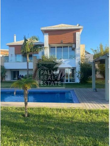 Luxurious villa on golf course in a high-end complex with swimming pool in Casablanca bouskoura This magnificent villa of 1350 m of land 500 m of living space is composed of; 4 bedrooms with their bathrooms, 2 living rooms. Ch personal. Dining room E...