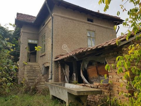 Imoti Tarnovgrad offers you a two-storey house in the village of Slomer. The first floor consists of one splanya, basement and kitchen. External stairs lead to the second floor, where there is a corridor, two bedrooms and an attic. The yard has an ar...