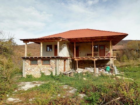 Imoti Tarnovgrad offers you a two-storey, partially renovated house in the Elena Balkan, 17 km from the town of Tarnovgrad. Elena. The distribution of the floors is as follows: First floor: large tavern with kitchenette, bathroom with toilet and bedr...