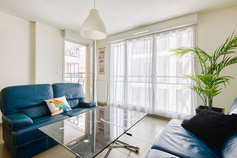This flat has a very unique style. Splendid air-conditioned T2 with balcony, 2 minutes' walk from the Plage des Catalans (150 m). New residence, lift, video surveillance. Ideal for enjoying the sea. Shops and restaurants nearby. Bed linen, towels and...