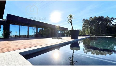 6 bedroom villa with infinity pool, located in the municipality of Avintes, for sale in Vila Nova de Gaia. With about 600 m² of gross construction area, this beautiful villa has 6 bedrooms, two of them suites, plus four bedrooms, one of them transfor...