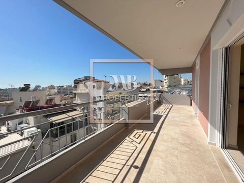 In the sought after Athens Riviera, in Alimos, amazing floor apartment for sale of 114 sq.m., on the fourth floor, with a large terrace offering a beautiful view of the mountain and the sea. The apartment is very bright and has an excellent layout. I...