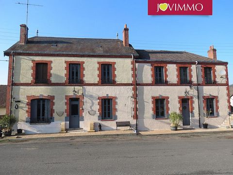 Located in Crozon-sur-Vauvre. LARGE 7-BEDROOM DETACHED HOUSE WITH LARGE GARDEN AND RIVER VIEWS JOVIMMO votre agent commercial Peter HOWELLS ... Welcome to this expansive seven-bedroom detached house nestled in the picturesque Indre countryside. Boast...