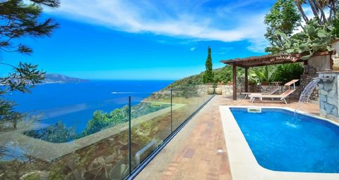 Situated in close proximity to Massa Lubrense and only 1 km from the quaint village of Termini, this charming villa, accommodating up to 4 guests, is strategically located for exploring the less-traveled areas of the Sorrento peninsula. Termini offer...