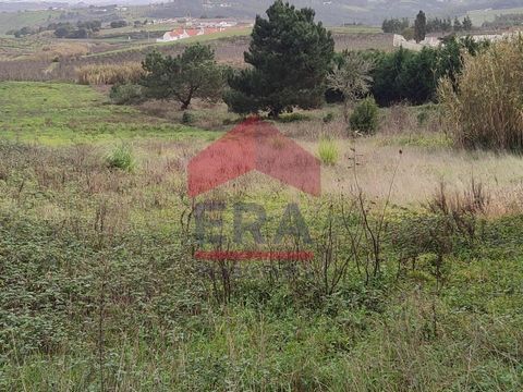 Land with 1,320m2 for construction, located in a privileged area with easy access and views of the Serra do Montejunto. Possibility of building one or two houses. Located close to the village of Bombarral and access to the motorway, 10m from Óbidos, ...