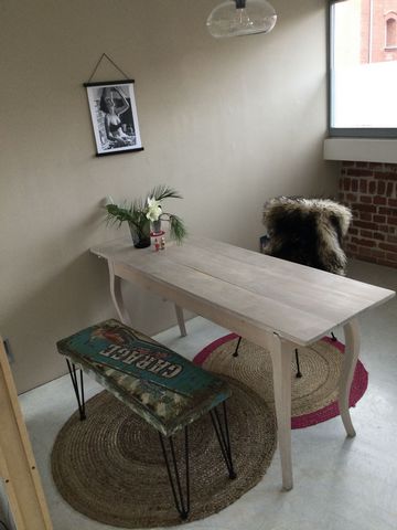 we rent a bright loft apartment in a quiet but central location on the city border Fürth / Nuremberg. The loft is located on the first floor of a house, measures about 110 sqm, plus a small balcony It is bright light-flooded, quietly located on the p...