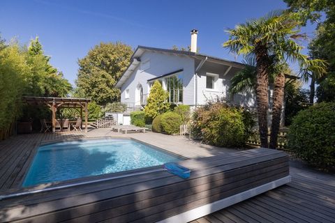 Dpt Gironde (33), à vendre MARTIGNAS SUR JALLE maison 300m² - Terrain 1617m²