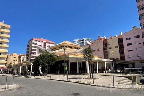 Excellent investment in Odivelas! 30m2 store with window and direct access to the street in the Chapim Shopping Center in Odivelas. Next to busy cafes and the entrance to the center, it also has pedestrian space in front of the window that can be use...