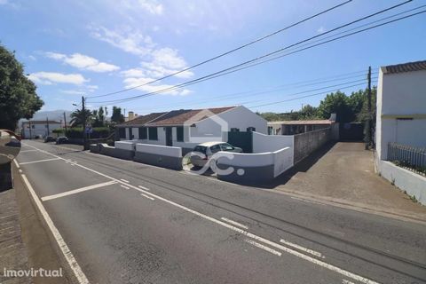 House with 2+1 Bedrooms Side Entrance Patio with Barbecue. Backyard with 250.00 m2 Near the Natural Pools Calhetas is a rural Azorean parish in the municipality of Ribeira Grande, situated on the north coast of the island of São Miguel. The parish ha...