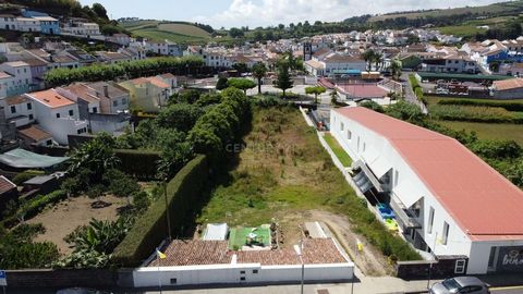 We present this excellent flat plot of 1,980 m², located in the heart of the village of Água de Pau. With building potential, this land offers a unique opportunity for those looking to develop a project in a central and privileged location. Just step...