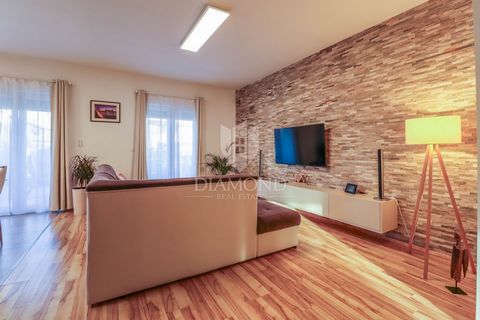 Location: Istarska županija, Fažana, Valbandon. We are selling a three-bedroom apartment in Valbandon - ideal for a family or an investment! Are you looking for a perfect apartment near the sea in an attractive Istrian location? Look no further! In b...