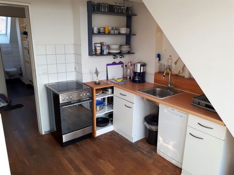 Diese schöne und helle, möblierte 2,5 Zimmer-Wohnung befindet sich in der Nähe des Bahnhofs und der Lüneburger Innenstadt. Es verfügt über ein Wohn- und Esszimmer, ein separates Schlafzimmer sowie einen zusätzlichen Raum unter dem Dach mit gemütliche...