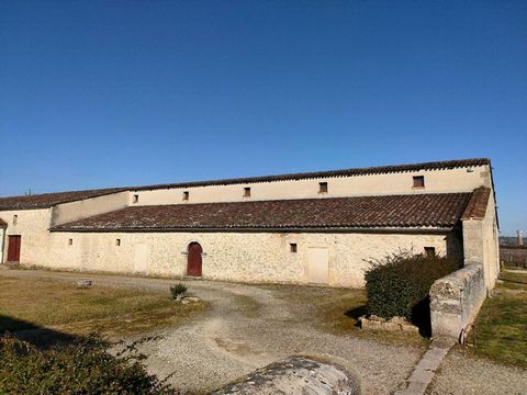 Découvrez cette propriété viticole dans son ensemble de 25 hectares (appellation AOC : Bordeaux - Graves -Barsac). Fort potentiel d'aménagement des bâtiments pour un projet familial ou oenotouristique, proche des axes autoroutes, gare SNCF de Barsac ...