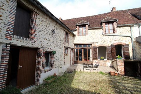 Dans l'Yonne (89) à 5km de Villeneuve-sur-Yonne commune de Armeau, maison cinq chambres. Karine ALLENDER vous propose cette maison ancienne qui comprend au rez-de-chaussée-de-chaussée : Une cuisine aménagée, un séjour/salon, deux chambres, une salle ...