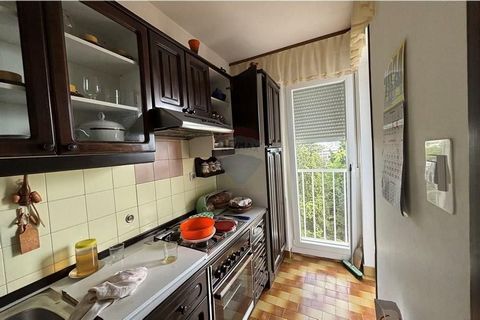 Location: Zadarska županija, Zadar, Melada (Maslina). Apartment for long-term rent. It is rented for a minimum of one year. It is located in a very convenient location because it is not far from everything necessary for life. For rent fully furnished...