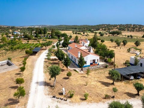 Ven a vivir en la tranquilidad del campo lejos del ajetreo y el bullicio de la ciudad. Ideal para unos días de paz. En una construcción reciente de 2020, constituida como una unidad de alojamiento local. La vivienda se desarrolla en una sola planta. ...