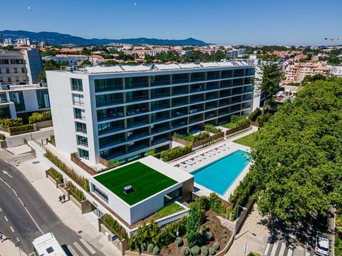 If you enjoy a lifestyle of well-being, this modern luxury condominium allows you to live a quiet life, walking distance from the center of Cascais and Cascais Bay. It is a luxury condominium, with total security, has a concierge and concierge servic...