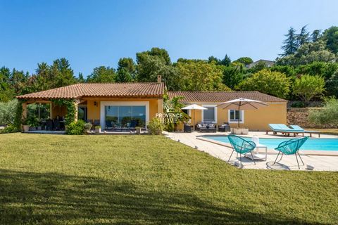 Notre agence immobilière, Provence Home, vous propose à la vente, une maison contemporaine de plain-pied, localisée dans les hauteurs d'Apt et implantée sur un terrain d'environ 3000 m². Cette demeure est dotée d'une piscine chauffée et de terrasses ...