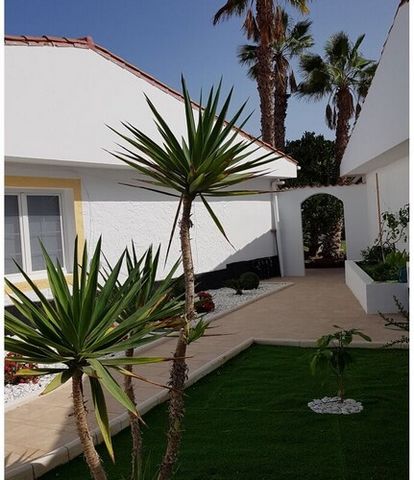 Bungalow ca. 40² sorgt für Ruhe und Entspannung mitten im Herzen von Playa del Ingles auf Gran Canaria, sehr ruhig in einer Sackgasse gelegen. Mit großer Terrasse und Sonnenmarkise Unser Bungalow ist äußerst geschmackvoll gestaltet und das alles zu e...