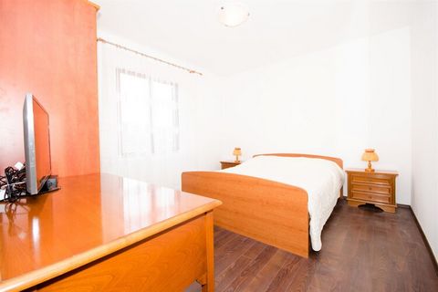 Guest House Rooms Rose is located in Molunat, a quiet little place in Konavle region, 30 minutes ride to the Old Town of Cavtat and an hour a ride to the Old Town of Dubrovnik. Guest House Rooms Rose offers four accommodation units.Each provides You ...