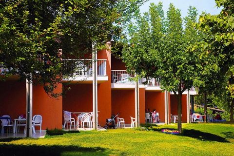 Surrounded by greenery, the house is in a beautiful location, in the immediate vicinity of the lake in the Punta Gro district. The comfortably furnished apartments have an area of 40 square meters and a separate bedroom for up to four people. If you ...