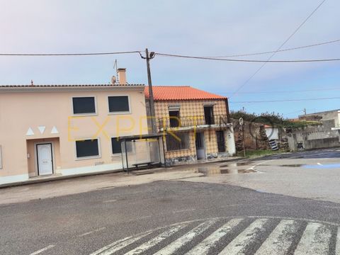 House with business license in Rch with showcase, on the 1st floor housing license. Think of a quiet area, it's in Bolhos, Atoguia da Baleia, Peniche. This area is full of beaches, surfing, sports, gastronomy, mild weather, beautiful landscapes. The ...