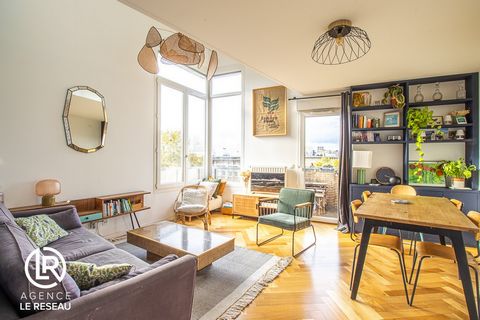 Quartier Epinettes - L'Agence le Réseau avec une commission fixe de 8 500€ vous propose à la vente duplex de 4 pièces, 95m2 (91m2 Carrez) situé place Blanche Lefebvre à 7min à pieds du métro Porte de Clichy. Ce duplex, refait à neuf et en parfait éta...