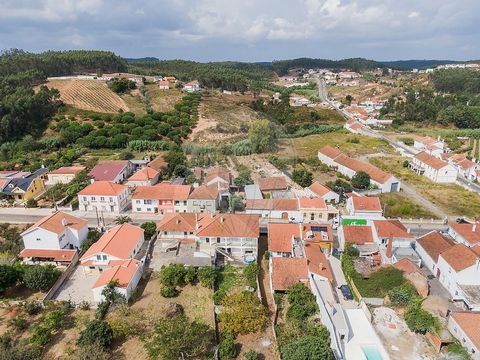 Moradia T5 com Anexo e Amplo Logradouro no Centro de Vilar – Versatilidade e Potencial   Apresentamos esta excelente oportunidade de adquirir uma moradia espaçosa, com diversas possibilidades de aproveitamento, localizada no coração do Vilar, na sua ...