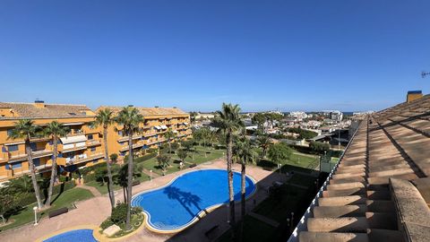 Descripción del objeto: Este espectacular ático dúplex de 4 habitaciones y 3 baños se encuentra en una ubicación inmejorable en Denia, junto al club de tenis y a solo 500 metros de la Playa de las Marinas. La propiedad incluye una plaza de parking y ...