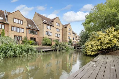 We are delighted to offer this rarely available stunning freehold house for sale in a sought-after private riverside development on Rotterdam Drive, Isle of Dogs E14. Forming part of London Yard and overlooking a large, beautiful wildlife pond, the p...