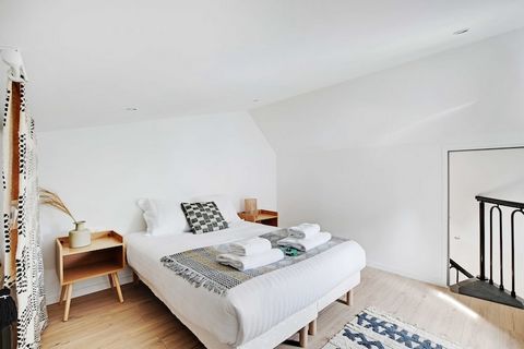 Checkmyguest vous propose cet appartement T2 de 23 m². Il est idéalement situé au Kremlin-Bicêtre. Niché à deux pas du Fort de Bicêtre, cet appartement offre un pied-à-terre confortable, calme et à quelques pas des commodités locales. La situation gé...