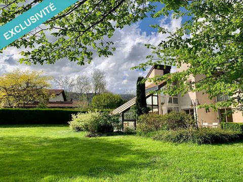 Based in Divonne-les-Bains (01220), this property enjoys a privileged location in a quiet housing estate, just 5 minutes from the Swiss border. With 1500 m² of land, it offers the possibility of building a swimming pool. Features such as air conditio...