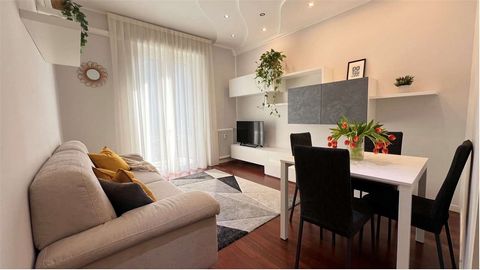 Are you looking for a refined and comfortable flat in Como, a few steps from the centre and the Duomo? In a quiet street with little traffic, only 6 km from Switzerland, we offer for sale an elegant two-room apartment of about 60 sqm, with separate k...