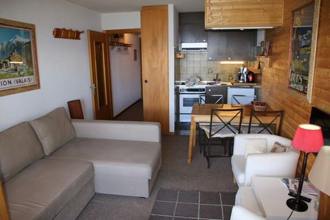 **MELEZES STUDIO: S 031** Relax in this charming studio in Veysonnaz, Switzerland, surrounded by nature and accommodating up to 4 guests. **Key Features:** - 20 m² studio on the third floor - Open kitchen and living area with a double sofa bed and ca...