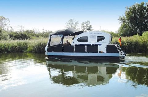 A differenza di qualsiasi casa vacanza: vacanza straordinaria in camper d'acqua! Qui puoi lasciarti andare alla deriva nel vero senso della parola: nella regione dei laghi del Meclemburgo. Esplora questo idilliaco paesaggio acquatico in un modo unico...