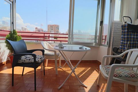 ▷Flat in Benidorm Centre, Costa Blanca. Located 700 m. from the beach, two bedrooms, large independent and equipped kitchen, bathroom and living room with a separate space with a bed. Property with armoured door, open views, east facing, terrazzo flo...