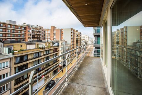 Corner flat on the 6th floor with 2 bedrooms (2x double bed).  Furthermore, there is a bright, spacious living room (sofa bed for 2 persons), a terrace overlooking Leopoldlaan, an open-plan fitted kitchen, a bathroom with a bathtub and a shower room....