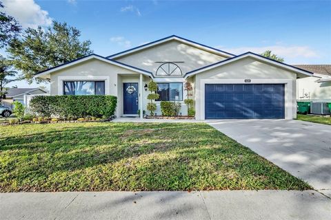 Welcome to your new home in Parkwood Isle, one of the best neighborhoods in Davie. Why? Because it is within walking distance to Indian Ridge Middle and Fox Trail Elementary Schools. The house is located on a corner lot with lots of natural light and...