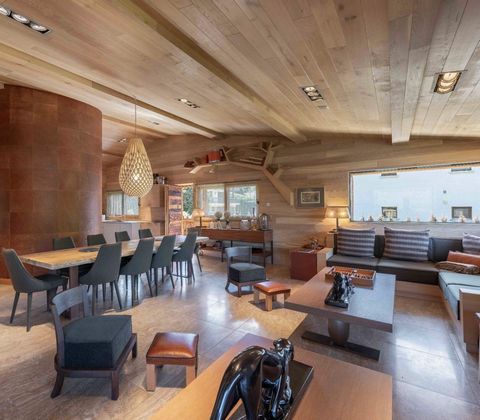 Summary Discover this magnificent chalet with a total floor area of 149 sq.m, located right next to the centre of the village of Megève. It offers the perfect blend of modernity and tradition, its contemporary lines harmonising with the authentic cha...