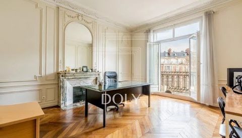 7 PIÈCES // 4 CHAMBRES // 188M2 // 75017 // BD MALESHERBES BIEN À USAGE MIXTE : BUREAU (100M2 MAXIMUM)/HABITATION PROFESSIONS LIBÉRALES AUTORISÉES PAR LE RÈGLEMENT DE COPROPRIÉTÉ Au 4ème étage sur 6 avec ascenseur, dans un immeuble pierre de taille d...