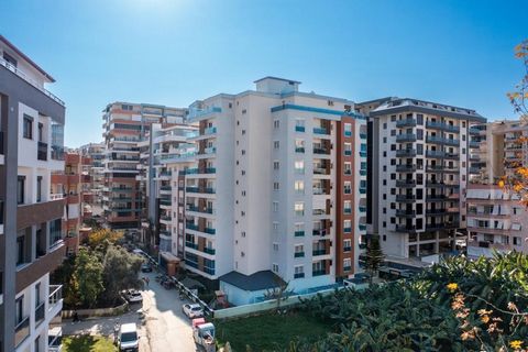 Ruim 2+1 appartement in Mahmutlar, op 250 meter van de zee Een gezellig en ruim 2+1 appartement van 100 m² staat te koop in een van de meest populaire wijken van Alanya - Mahmutlar. Het appartement ligt op slechts 250 meter van de zee, waardoor u op ...