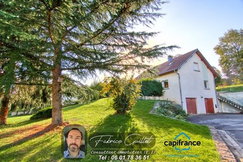 Doubs (25), à vendre Lombard, maison P7 + terrain de 4211 m2 Je vous présente en exclusivité cette élégante maison de 1999, construite selon un type de construction traditionnelle. Les atouts incontestables de cette maison incluent une vue panoramiqu...